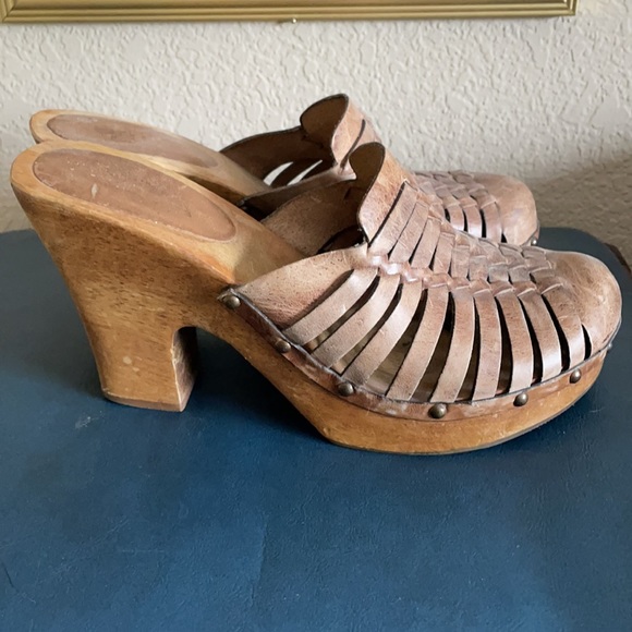 MIA Clogs - Picture 3 of 5